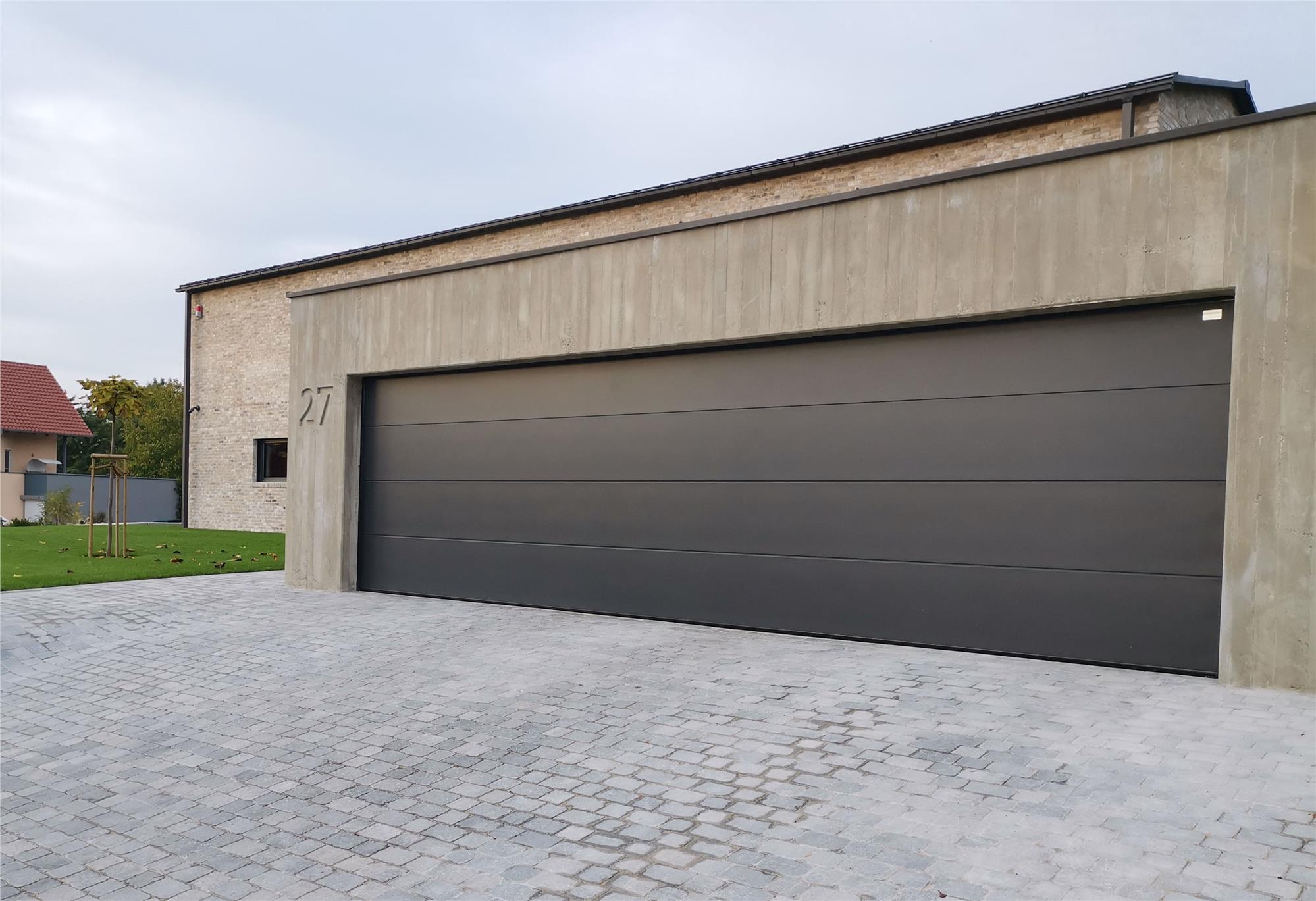 Modernes Sektionaltor